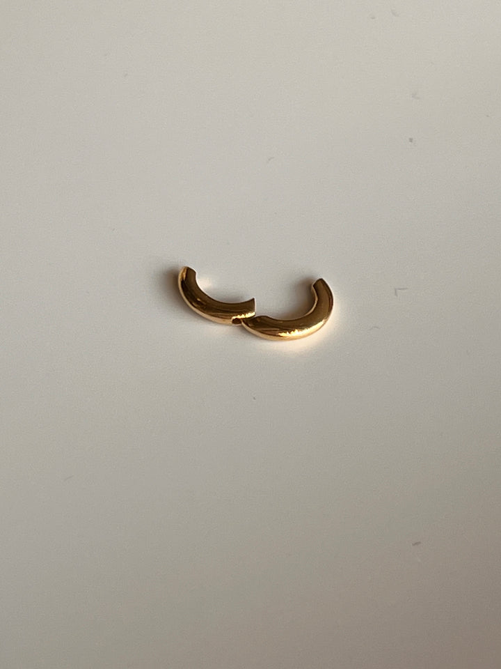 Frances Grace Single 14K Gold Plain Ear Cuff