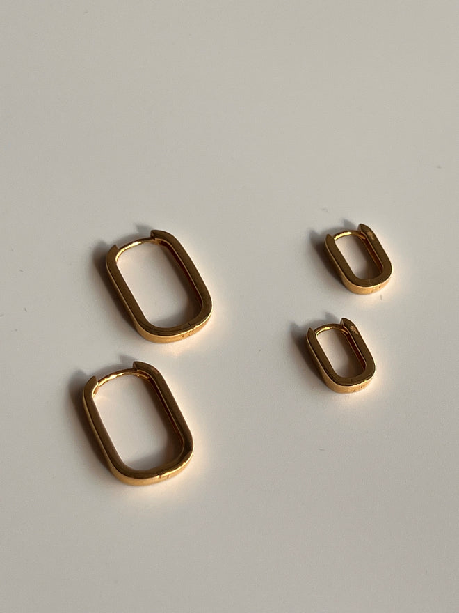 Load image into Gallery viewer, 10K Gold Paperclip Oval Hoop Earrings
