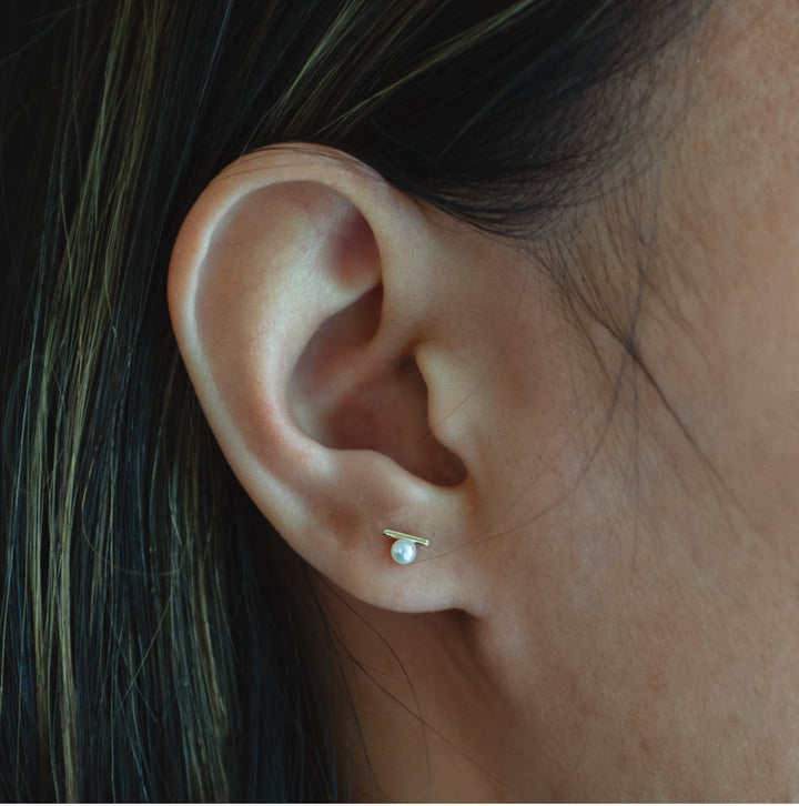 FRANCE GRACE 10K YELLOW GOLD FRESHWATER PEARL ON THE BAR STUD EARRINGS